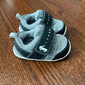 See Kai Run Ryder First Walker sneakers gray